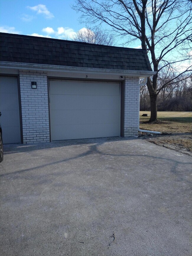 Building Photo - 20245 Independence Dr