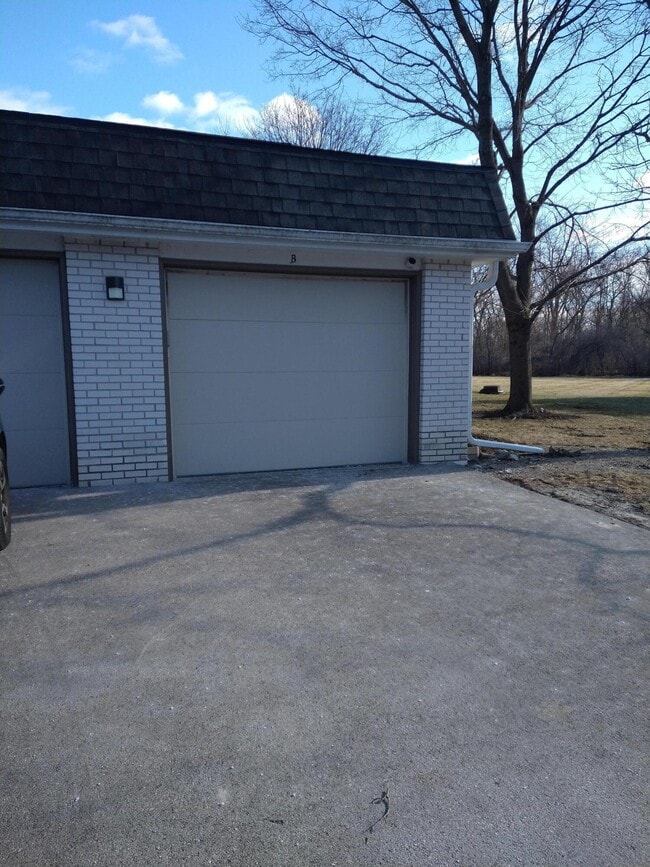 Building Photo - 20245 Independence Dr