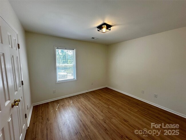 Building Photo - 5591 Wrenn Dr
