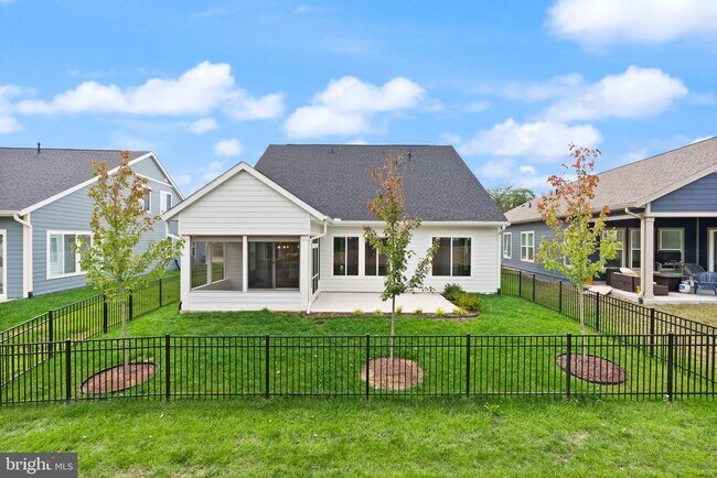 Building Photo - 121 Cowbird St