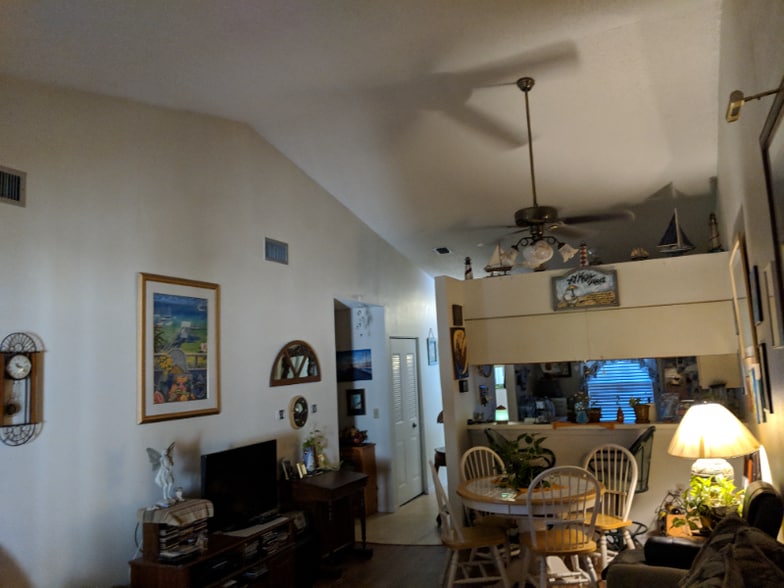 Building Photo - 1320 Daffodil Pl