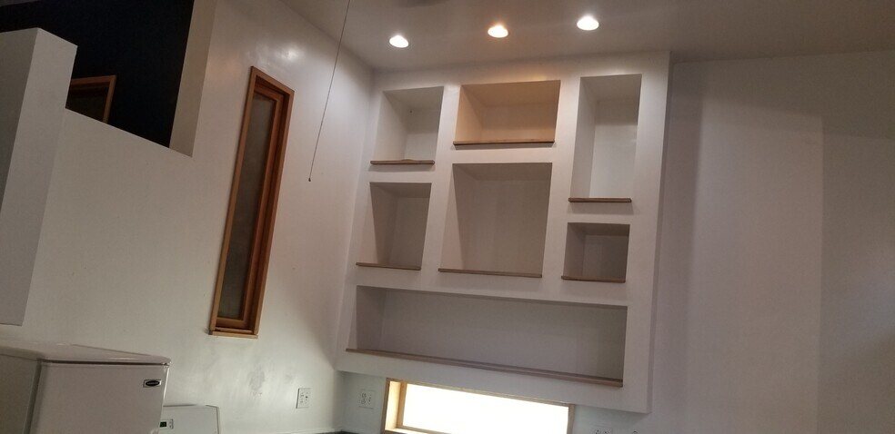 Building Photo - 905 N Rockwell St