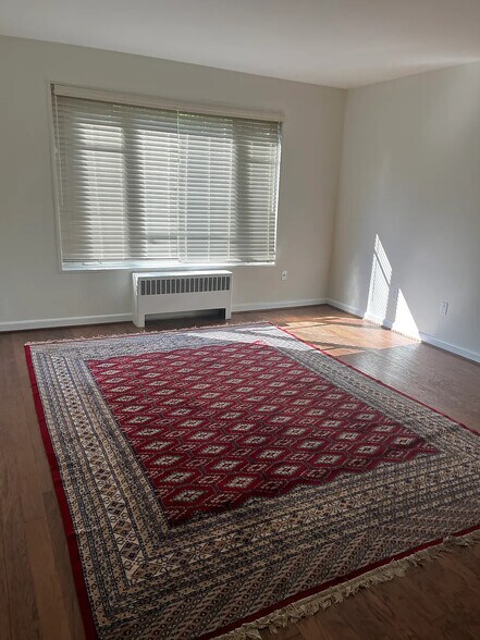 Building Photo - 10307 Montrose Ave