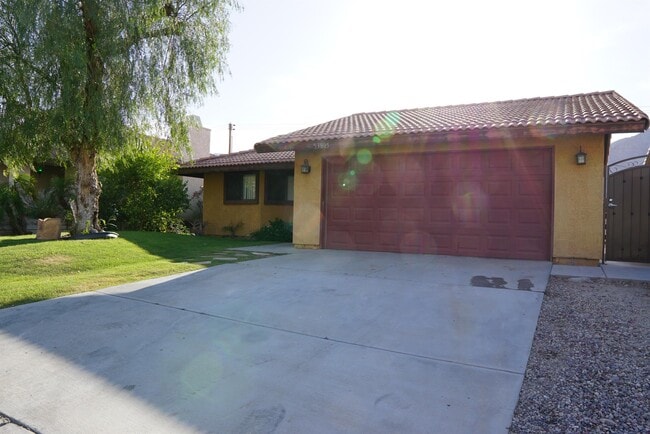 Building Photo - 53805 Avenida Martinez