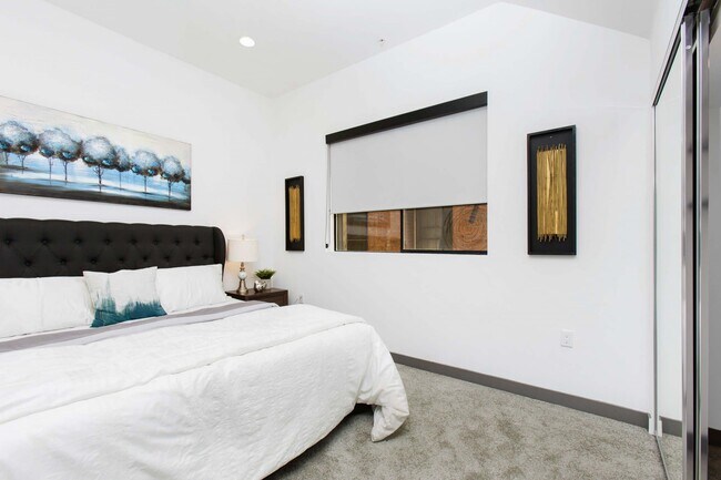 Building Photo - 161 S Normandie Ave