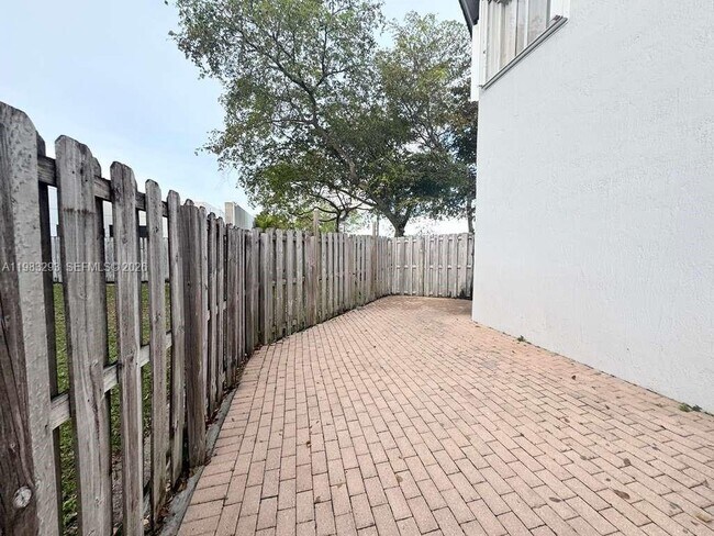 Building Photo - 14051 SW 120th Ct