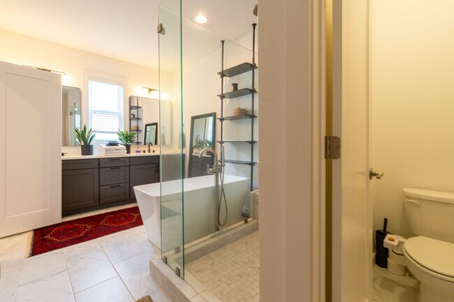 Building Photo - 3 bedroom Beauty in the Heart of Edgewood!