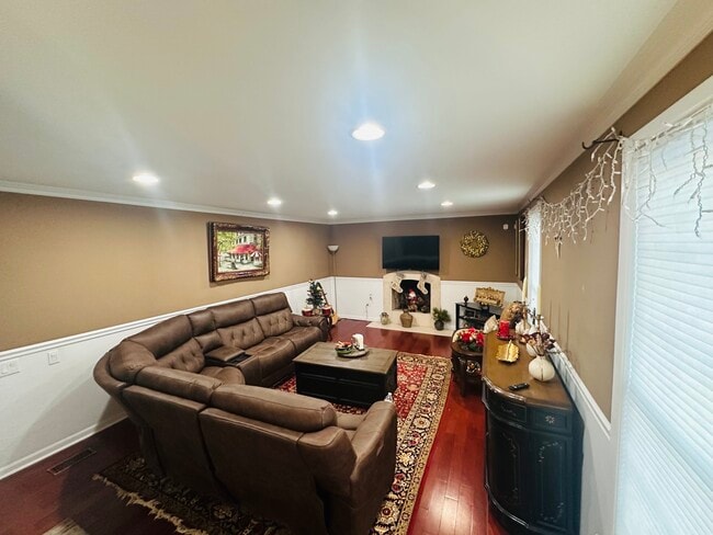 Building Photo - 5226 Cedarhurst Dr