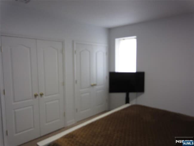 Building Photo - 324 1st St