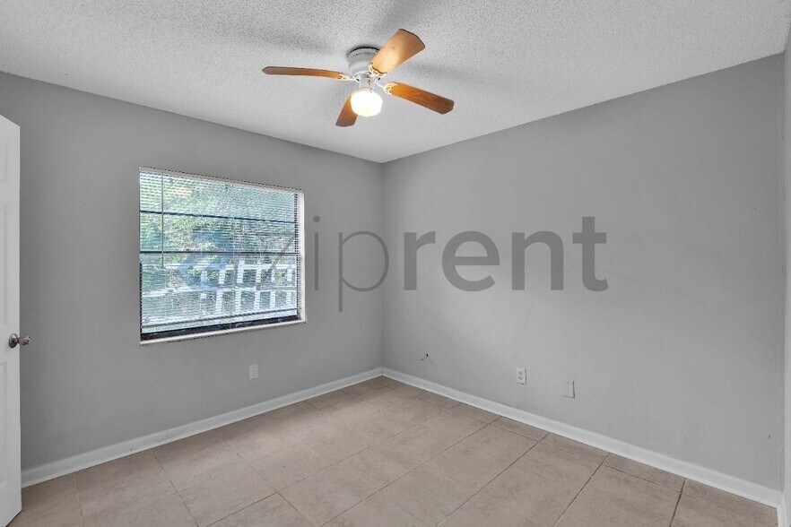 Building Photo - Unit 2