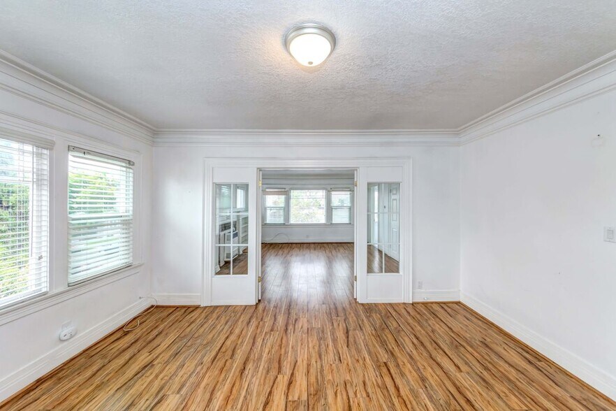 Building Photo - 1308 S Van Ness Ave