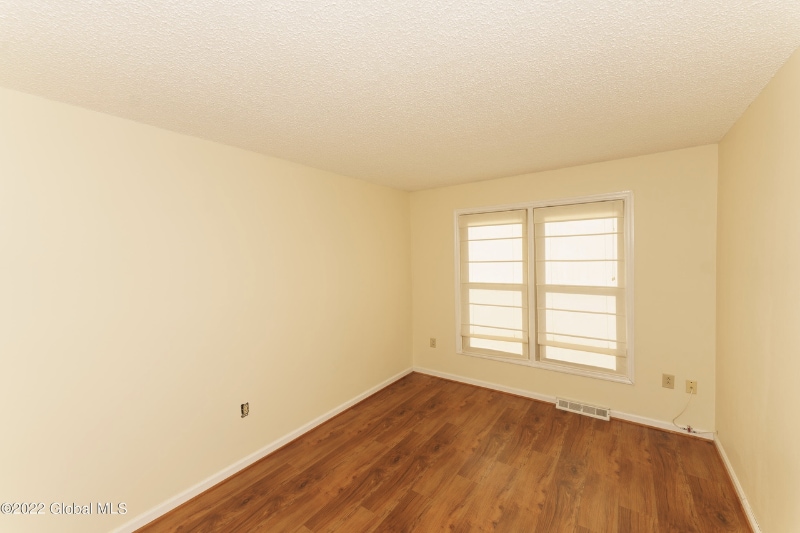 Building Photo - 12 Whispering Pines Rd