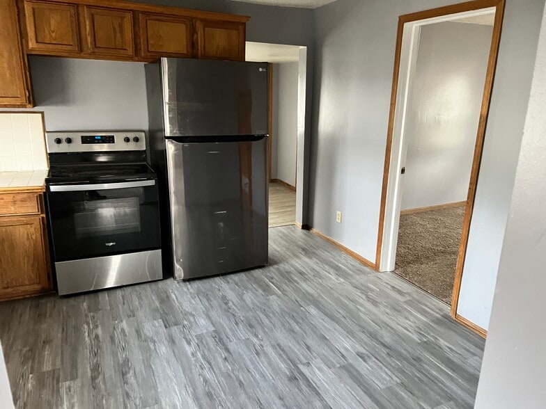 Kitchen - 325 E Avenue C