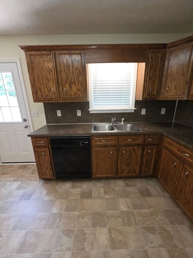 Building Photo - 22 Shadowridge Ln