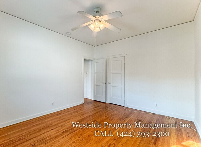 Building Photo - 448 N Orange Grove Ave
