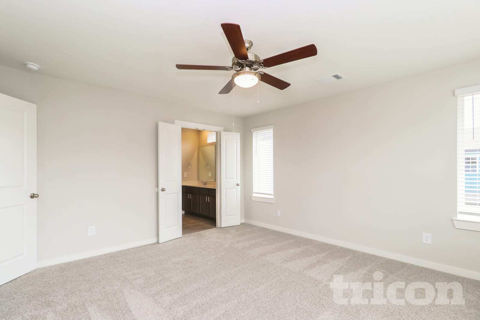 Building Photo - 9835 Willow Creek Commerce Dr