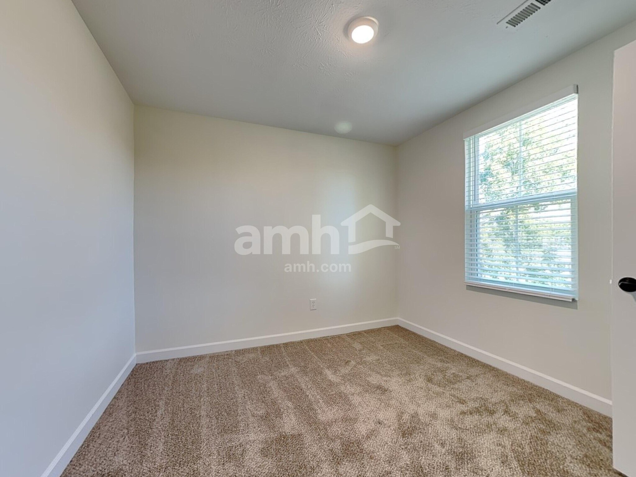 Building Photo - 213 Wooded Ridge Dr