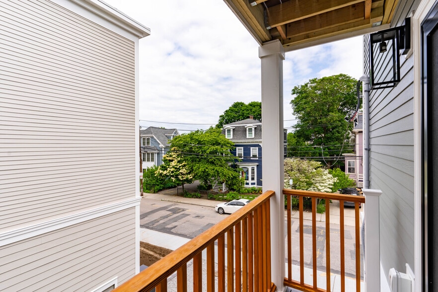 Balcony - 279 Lamartine St