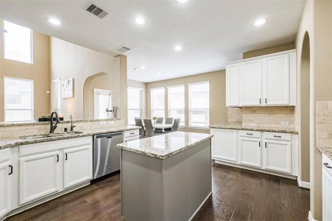 Building Photo - 28806 Crested Butte Dr