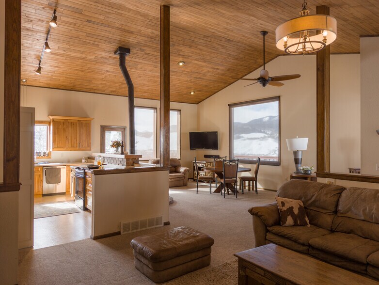 Building Photo - 1228 Palmers Dr