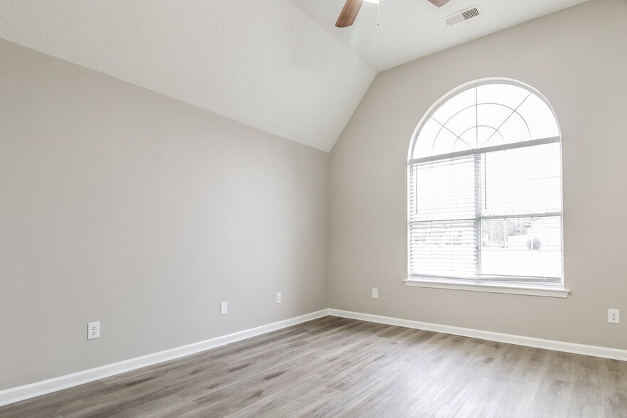 Building Photo - 115 Clear Springs Dr