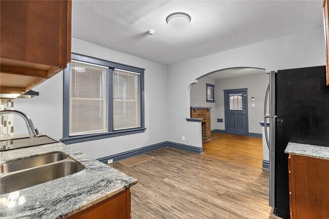 Building Photo - 4040 Shreve Ave