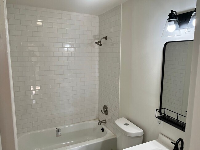 Building Photo - COMING SOON! 2/ 1 Home for Rent!