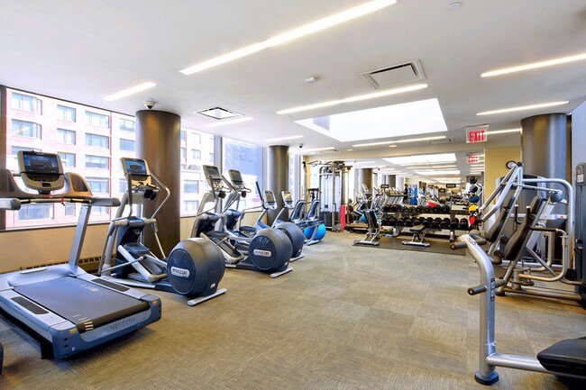 Building Photo - 735 6th Ave