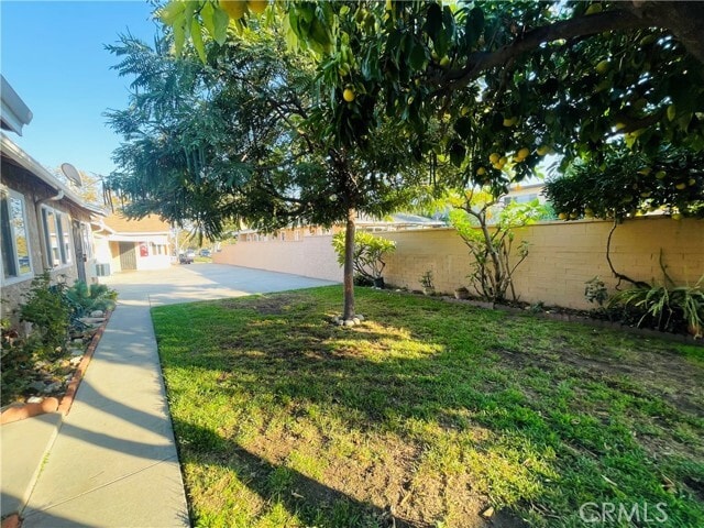Building Photo - 731 S Almansor St