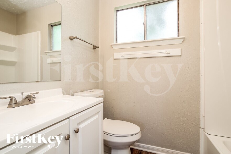 Building Photo - 4222 Chestergate Dr