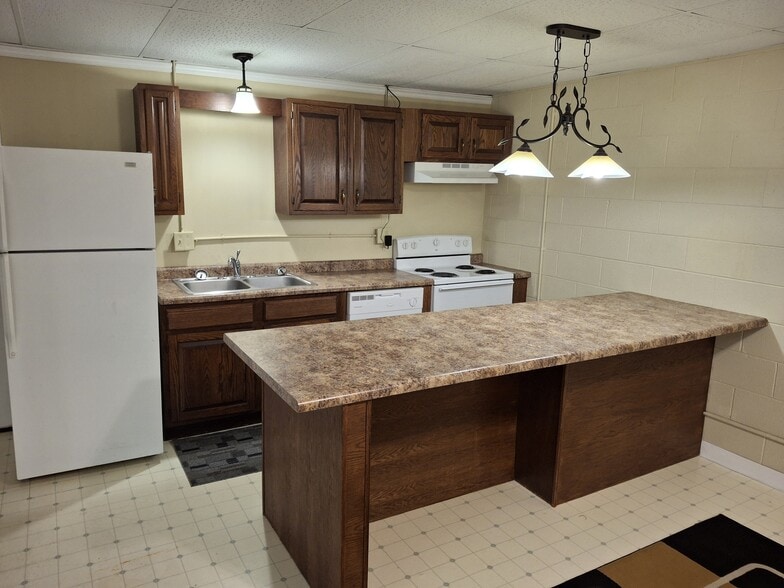 Building Photo - 1202 1st Ave