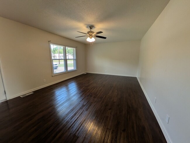 Building Photo - 809 Margret Dr