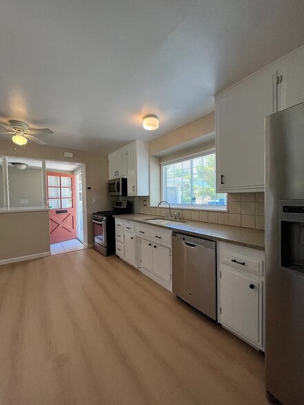 Building Photo - 5564 Yale Dr
