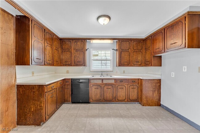Building Photo - 3819 W 137th St