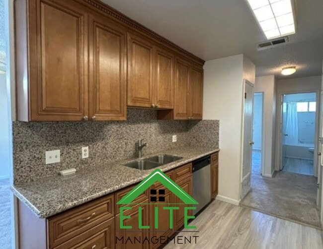 Building Photo - **2 Bed, 2 Bath Condo in Gated Community |...
