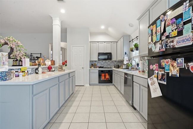 Building Photo - 5755 Lightstone Ln