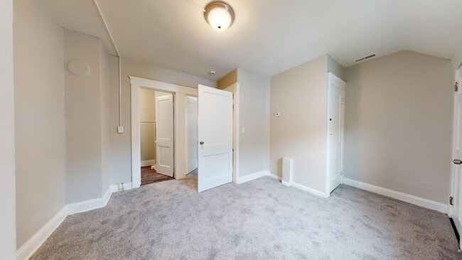 Building Photo - Old Brooklyn - 4 Bedroom Single Family Home