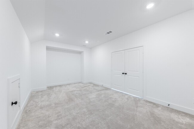 Building Photo - 7526 Sunny Oak Ln