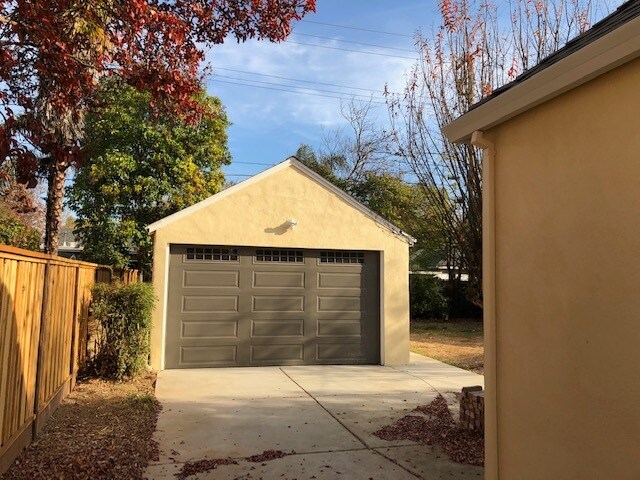 Building Photo - 621 50th St