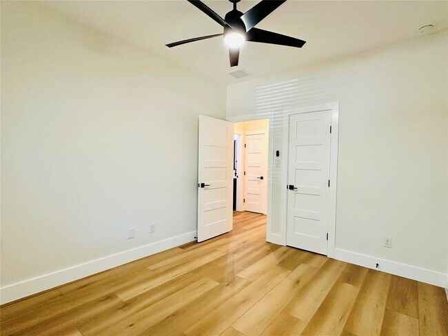 Building Photo - 15113 N Flamingo Dr