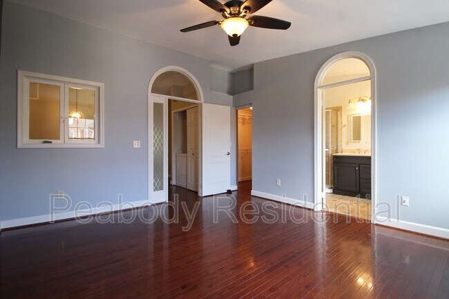 Building Photo - 8027 Merry Oaks Ct