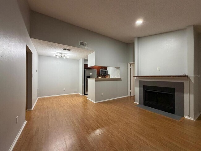 Building Photo - 8643 Mallard Reserve Dr