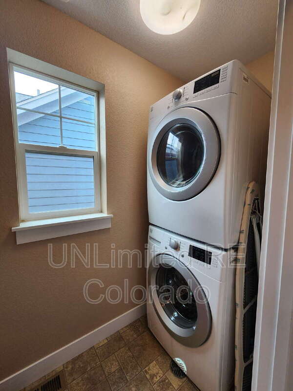 Building Photo - 612 Hoyt Ln