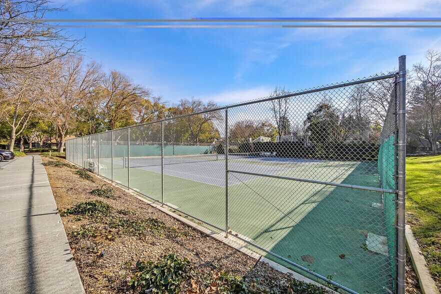 Building Photo - 7551 Maywood Dr