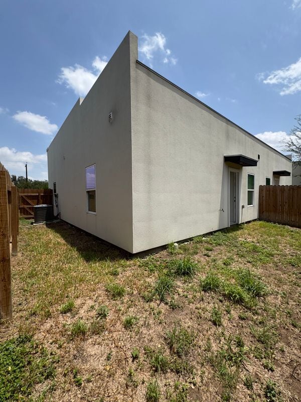Building Photo - 1515 W B St