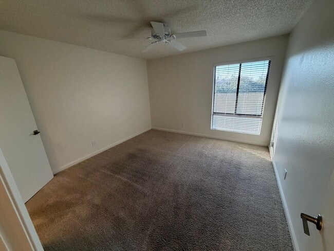 Building Photo - 2 bedroom | 1 bathroom | Arden-Arcade Condo Available Now!