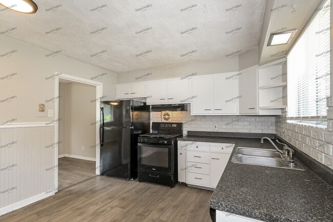 Building Photo - 765 Hazelvalley Dr