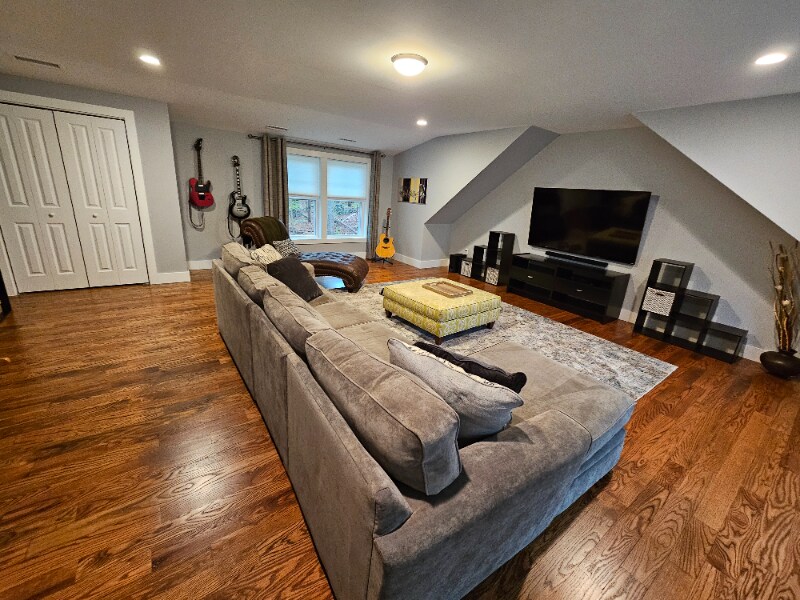 Building Photo - 25 Meridian Ridge Dr