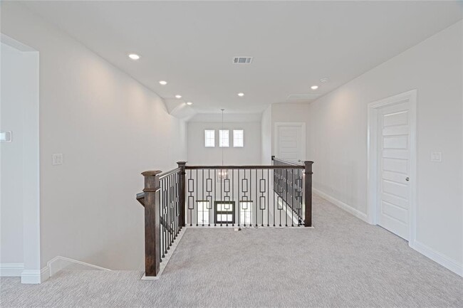 Building Photo - 301 Northcrest Dr