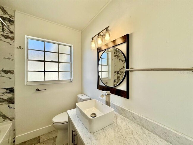 Building Photo - 2703 Westhigh Ave